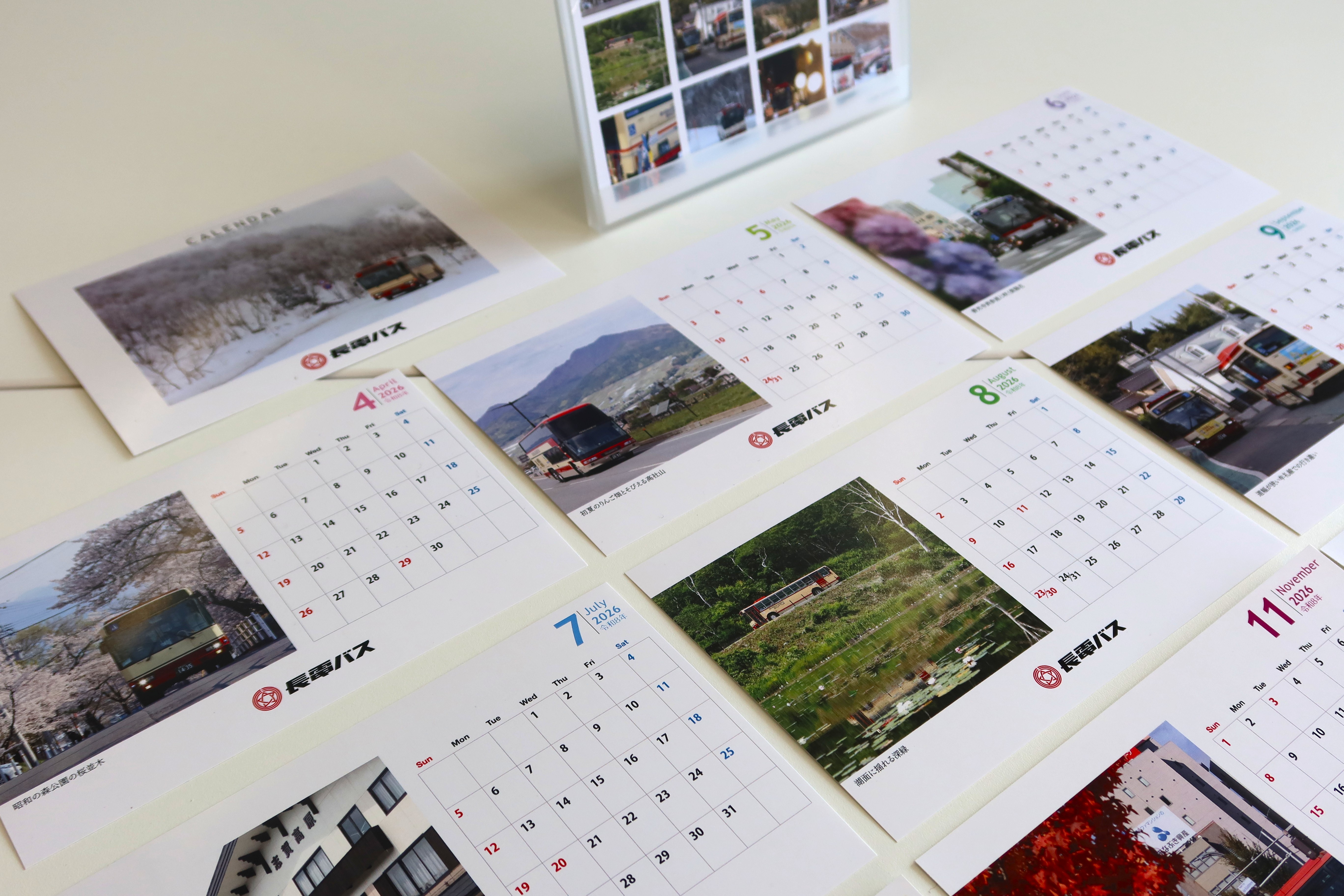 長電バス　卓上年度カレンダー